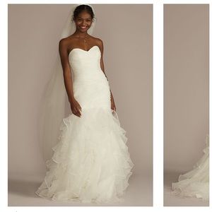 Strapless organzas wedding dress